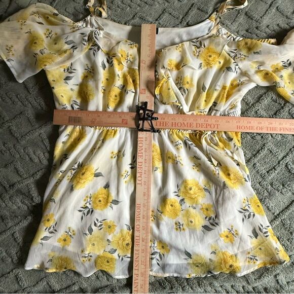 Torrid Yellow Floral Off-Shoulder Wrap Blouse 1X - Picture 8 of 8